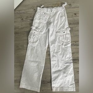 WHITE CARGOS GARAGE